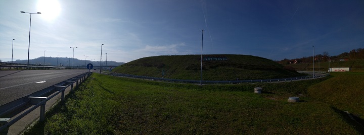 ,, ГРАД ЧАЧАК ” на шкарпи крај ауто-пута